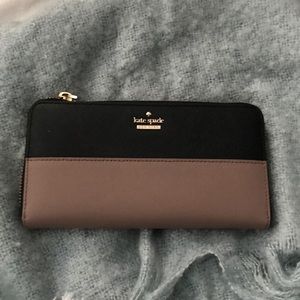 Kate spade wallet- missing the pull on it.